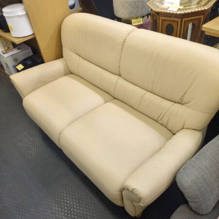 合皮製2人掛けソファー