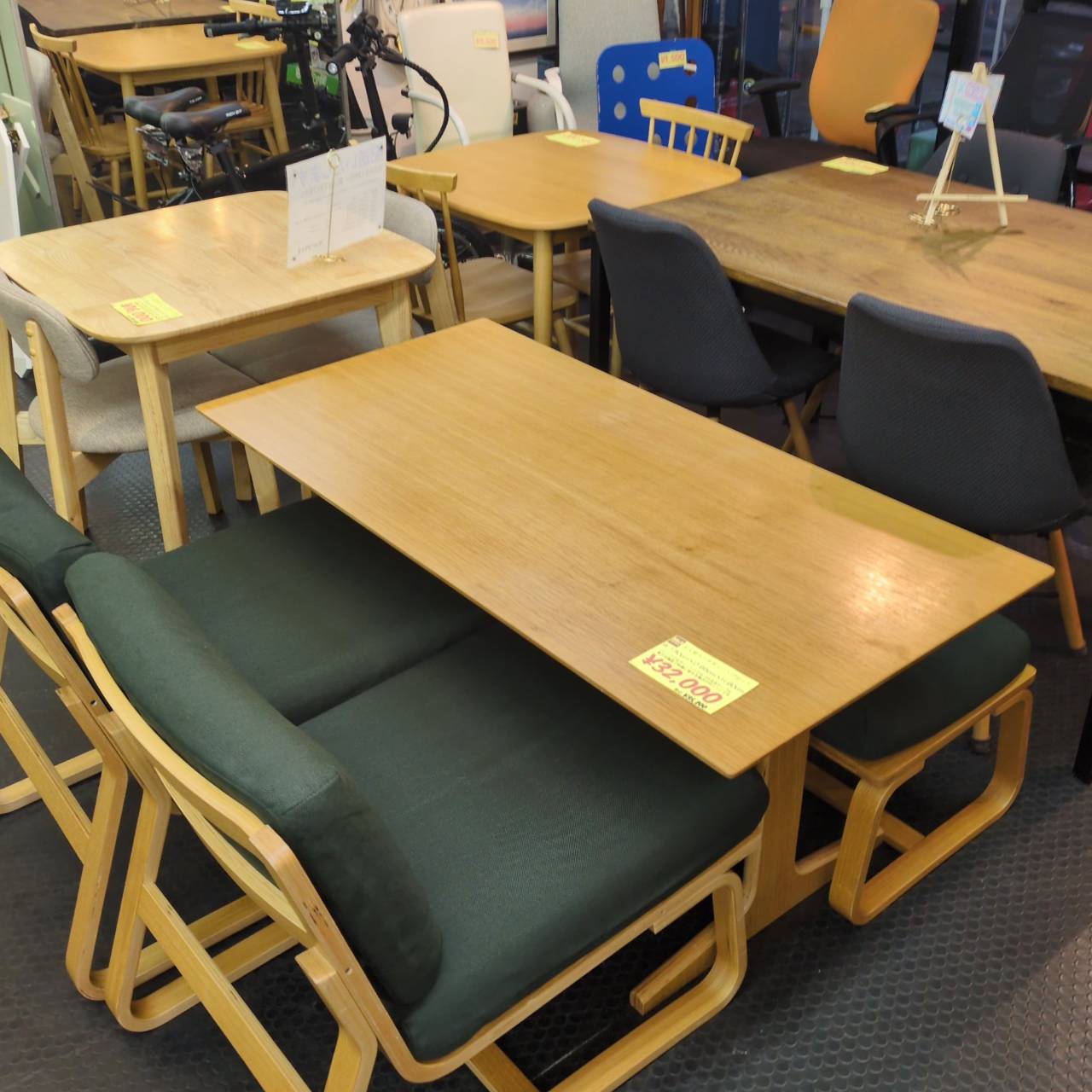 無印良品の快適に使えるサイズのダイニングセットが入荷しました