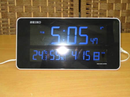 SEIKO 交流式デジタル電波時計 DL208W