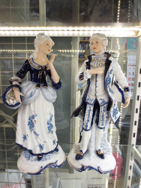 KPMの陶器人形（貴公子と貴婦人）の置物の紹介です♪ | 川崎の 