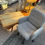 無印の折り畳みテーブル　ノーブランドのキャスターチェア