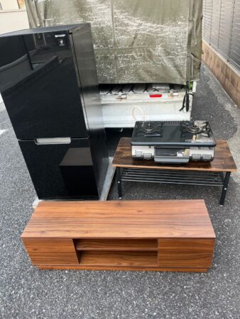 シャープ　冷蔵庫、リンナイ　ガステーブル